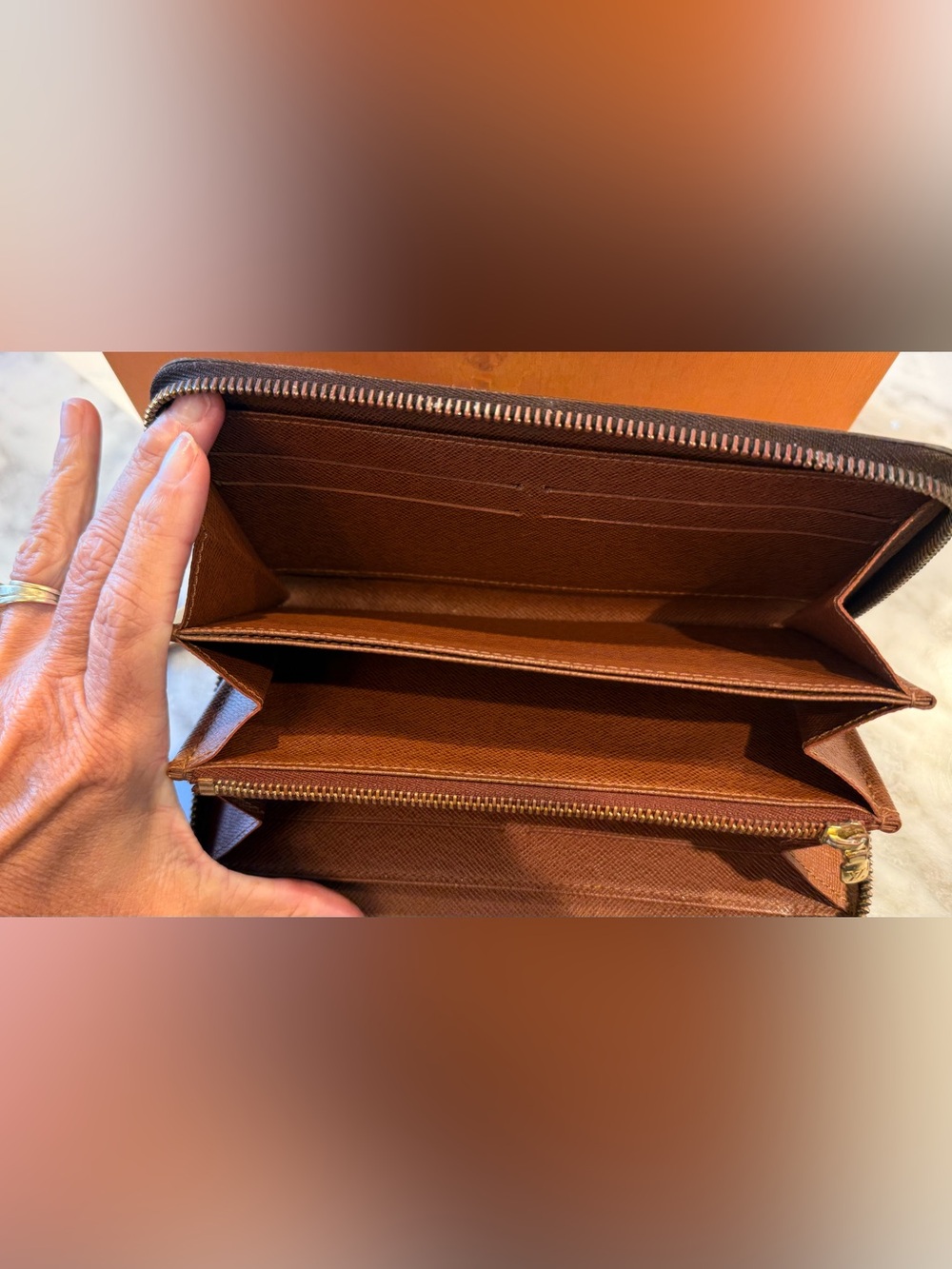 Authentic Louis Vuitton Zippy Wallet! - Picture 12 of 15